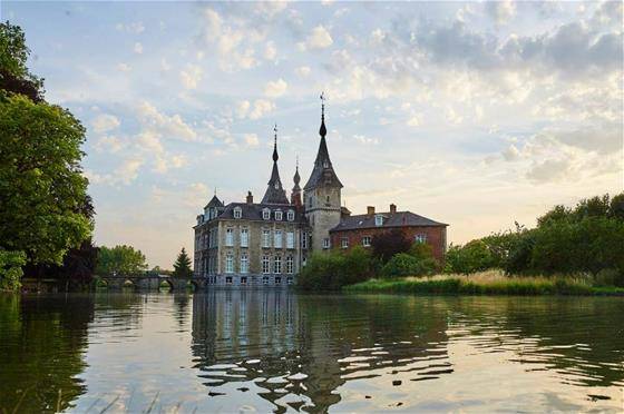 Het kasteel van Ribaucourt in Perk vormt het feeërieke decor voor het Paradise City festival. © Paradise City