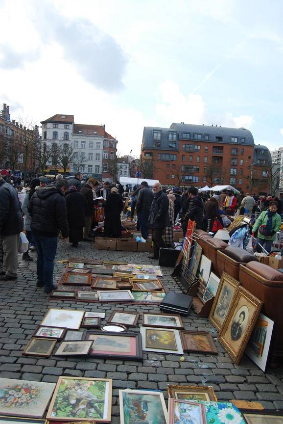 BRUZZGuide-SHOPPING-ROMMELMARKTVOSSENPLEIN 2