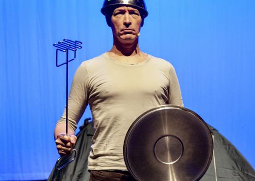 Bert Vannieuwenhuyse als de rouwende kok die het gevecht aangaat met zijn demonen.