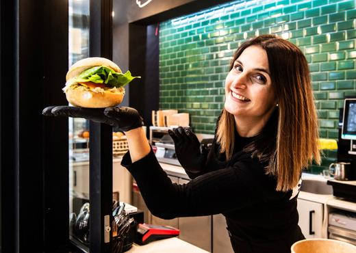 Batar: voor belegde pistolets met smakelijke namen als 'panch' en 'fishdwich'.