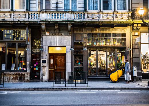 Restaurant Bonsoir Clara, al bijna dertig jaar een vaste waarde in de Dansaertstraat, is sinds enkele weken dicht. 