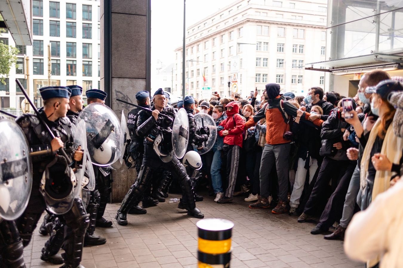 Politie Zet Pro-Palestijnse Betoging Stop: ‘Er Werd Gevochten, Geschopt ...