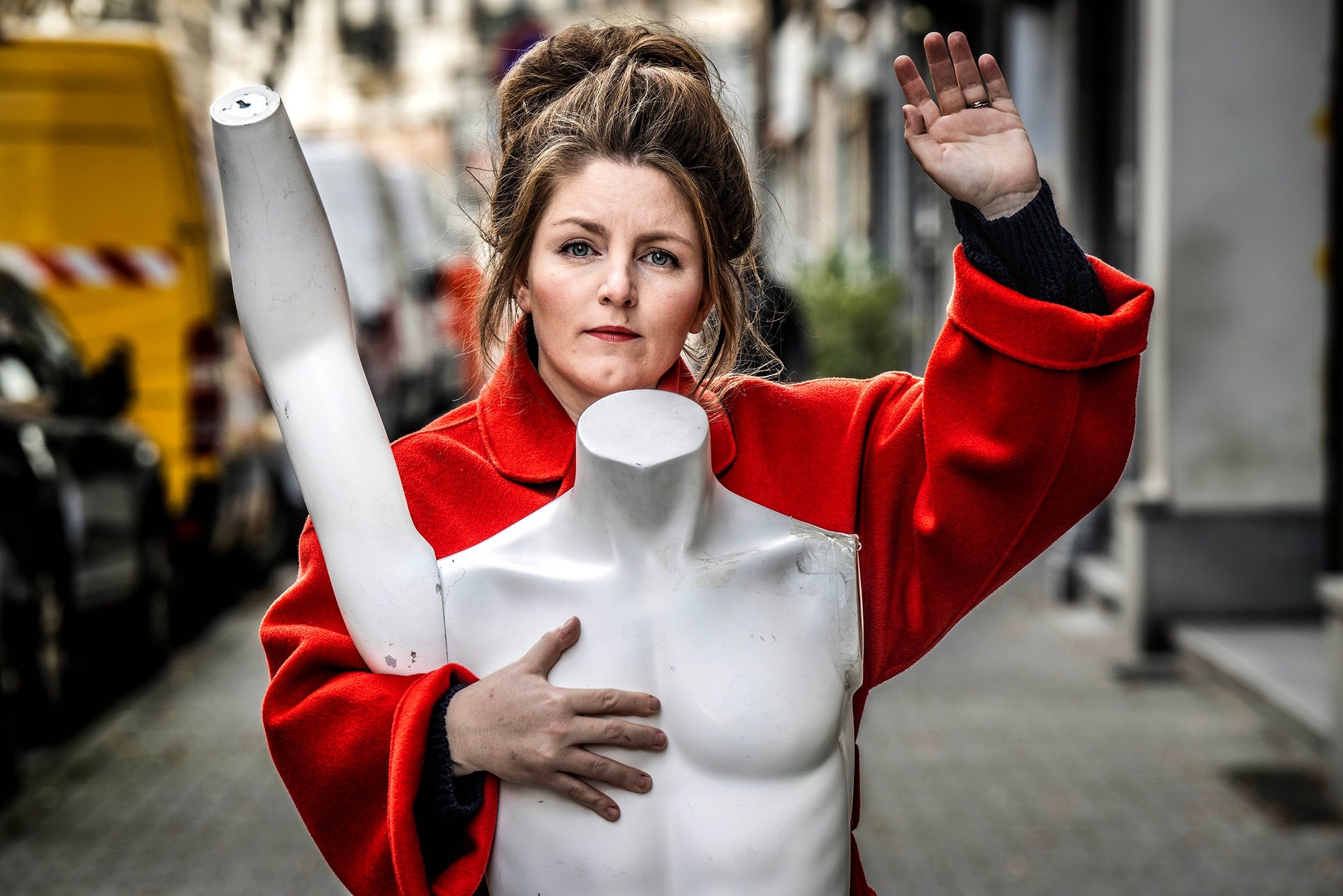 Lize Spit geeft zich bloot: ‘Onder de haardot zit een lichaam met veel ...