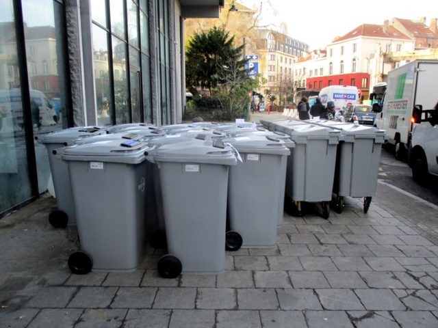 Voorbijganger Ontdekt Container Vol Sint brieven Op De Anspachlaan BRUZZ