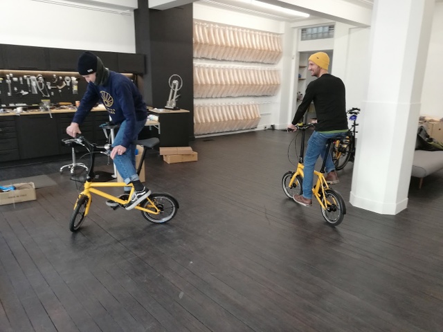 Stratford on Avon Ophef onwetendheid Nieuwe fietsmerk SUGG is volledig Brussels: 'Ode aan mijn moeder' | BRUZZ