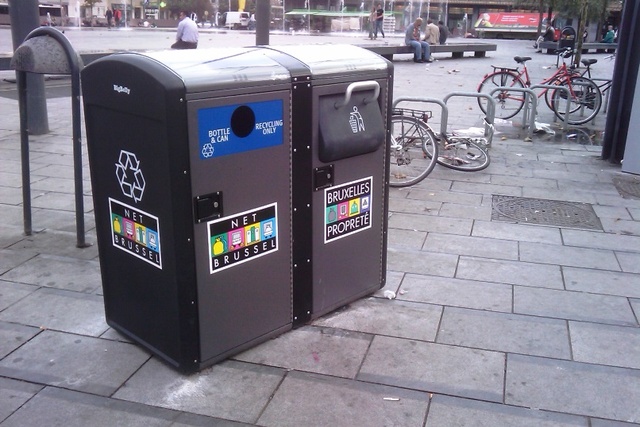 debat zak vrek Twaalf nieuwe 'slimme' vuilnisbakken in Brussel-centrum | BRUZZ