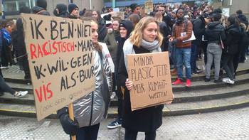 Klimaatspijbelaars verzamelen aan het Noordstation op donderdag 31 januari 2019