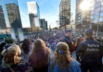 14 februari 2019: Youth for Climate komt voor de zesde opeenvolgende donderdag op straat met de eis voor meer politieke daadkracht inzake klimaat. Ze krijgen steun van studenten uit het hoger onderwijs