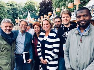 Vlnr: Hervé Doyen, Benoit Gosselin_Claire Vandevivere, Céline Fremault en enkele Jettenaren op Jamin'Jette in mei 2018