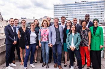 De parlementsleden van Ecolo en Groen verzameld op het dakterras van het Brussels Parlement bij hun eedaflegging op 11 juni 2019