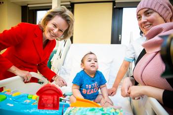 Koningin Mathilde bezoekt Kinderziekenhuis Koningin Fabiola