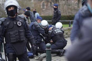 31 januari 2021: arrestaties in en rond het centraal station in Brussel. De politie is talrijk aanwezig om manifestanten die willen protesteren tegen de coronamaatregelen tevatten. De manifestatie kreeg immers geen toelating.