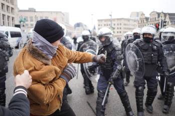 31 januari 2021: arrestaties in en rond het centraal station in Brussel. De politie is talrijk aanwezig om manifestanten die willen protesteren tegen de coronamaatregelen tevatten. De manifestatie kreeg immers geen toelating.