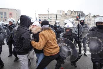 31 januari 2021: arrestaties in en rond het centraal station in Brussel. De politie is talrijk aanwezig om manifestanten die willen protesteren tegen de coronamaatregelen tevatten. De manifestatie kreeg immers geen toelating.