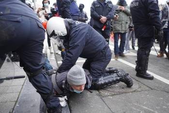 31 januari 2021: arrestaties in en rond het centraal station in Brussel. De politie is talrijk aanwezig om manifestanten die willen protesteren tegen de coronamaatregelen tevatten. De manifestatie kreeg immers geen toelating.