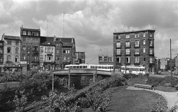 Het Eugène Verboekhovenplein, beter gekend als 'De Berenkuil', met zicht op de d'Anethanstraat in 1960