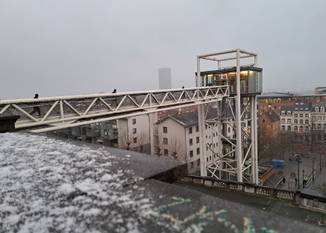 20 januari 2023: na lichte sneeuwval 's nachts werd Brussel wakker onder een licht sneeuwtapijt, vooral op daken en in parken