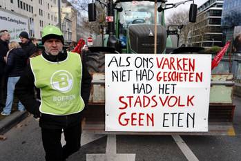 Protest van boeren in Brussel tegen het stikstofbeleid van de Vlaamse regering op 3 maart 2023: in colonnes trokken ze uit alle Vlaamse provincies naar Brussel om te eindigen aan het kruispunt Kunst-Wet op de Kleine Ring
