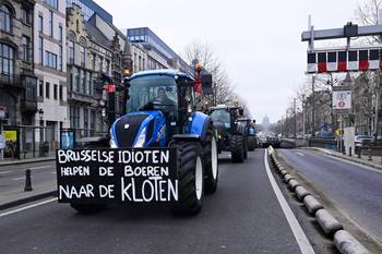 3 maart 2023: boeren uit heel Vlaanderen rijden in colonne Brussel binnen uit protest tegen het stikstofbeleid van de Vlaamse regering en verzamelen aan de Havenlaan, om dan samen verder door te rijden tor het kruispunt Kunst-Wet op de Kleine Ring