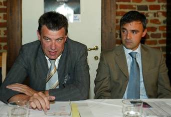 18 mei 2004: Emilio Ferrera wordt door voorzitter Johan Vermeersch voorgesteld als nieuwe trainer van FC Brussels