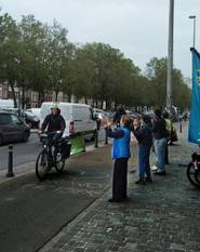 2 juni 2023: nationale applausdag voor fietsers, hier op de Kleine Ring ter hoogte van de Ninoofsepoort