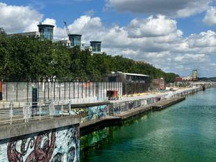 10 juli 2023:  het eerste deel van het pas aangelegde Bécopark aan de Materialenkaai is open voor het publiek