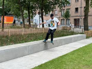 Juli 2023: het heraangelegde Marie Jansonplein in Sint-Gillis.