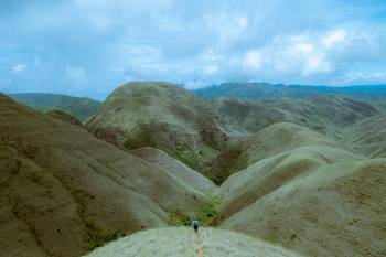 Fotografe en BRUZZ-redacteur Maya Callizaya Terceros presenteert in ‘Sombrero, gorro, tocado’ vijftig foto's van haar reizen in Bolivia, met als rode draad: hoofddeksels.