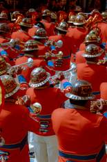 Fotografe en BRUZZ-redacteur Maya Callizaya Terceros presenteert in ‘Sombrero, gorro, tocado’ vijftig foto's van haar reizen in Bolivia, met als rode draad: hoofddeksels.
