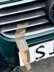 Thomas Driesen presenteert zijn fotoreeks 'How many rolls of tape keep Brussels together?'