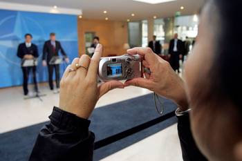 12 januari 2007 Bezoek van de Japanse premier Shinzo Abe aan de NAVO tijdens het onthaal door Secretaris Generaal Jaap de Hoop