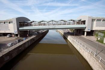 Sint-Jans-Molenbeek metro Delacroix brug over kanaal
