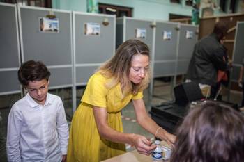Brussel-Kiest Close stemt mevrouwClose