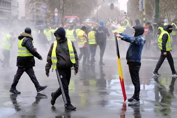 Manifestatie "Gele hesjes" loopt uit de hand