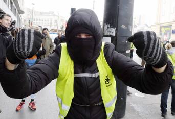 Manifestatie "Gele hesjes" loopt uit de hand