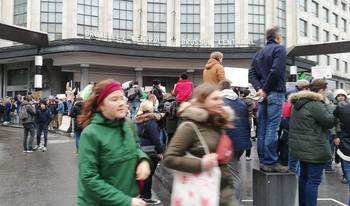 Klimaatspijbelaars aan het Centraal Station op donderdag 17 januari 2019.