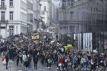 Leerlingen uit het secundair en hoger onderwijs spijbelen voor de derde donderdag op rij om te protesteren voor het klimaat.Leerlingen uit het secundair en hoger onderwijs spijbelen voor de derde donderdag op rij om te protesteren voor het klimaat.