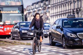 20190328 verkeer auto autos bus fietser fietsers Sainctelette