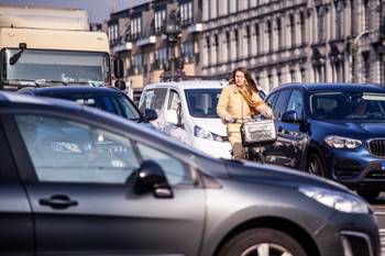 20190328 verkeer auto autos bus vrachtwagen buslaan fietslaan fietser fietsers Sainctelette