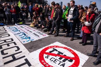 20190410 7 Actievoerders protesteerden voor het Justitiepaleis om hun solidariteit uit te drukken