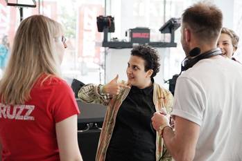 De BRUZZ-verkiezingsshow in Muntpunt op verkiezingsdag 26 mei 2019 met huiscomedian Dena