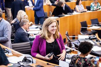 Elke Van den Brandt (Groen) bij de eedaflegging van de nieuwe Brusselse parlementsleden op 11 juni 2019