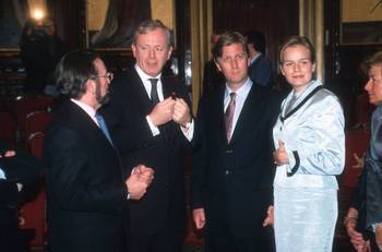 1 februari 2000: Armand de Decker met Hermand De Croo op een diner  angeboden door de Voorzitters van de Senaat en de Kamer aan Prins Filip en Mathilde