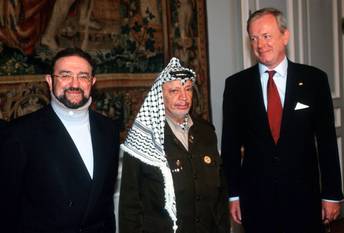 31 mei 2001: Senaatsvoorzitter Armand De Decker met de Palestijnse verzetsstrijder en politicus Yasser Arafat