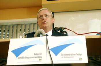 5 augustus 2004: Armand De Decker als Minister van Ontwikkelingssamenwerking op een humanitaire missie in Darfour (Soedan)