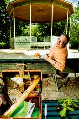 Jari Demeulemeester in het Warandepark, naar aanleiding van 30 jaar boterhammen in het park