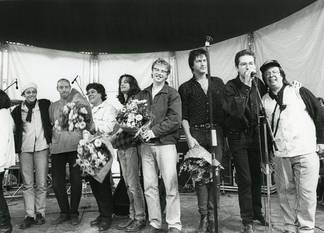 Sarah Bettens, Johan Verminnen, Guy Swinnen, Stijn Meuris, Rick De Leeuw, Jan Hautekiet en Jari Demeulemeester op Boterhammen in het Park