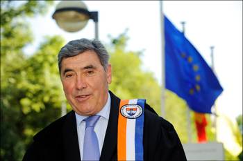 Uitreiking van een eredoctoraat van de VUB aan wielrenner Eddy Merckx in 2011