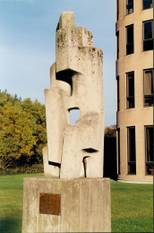 Kunstwerk van Georges Dobbels voor gebouw M, ingehuldigd voor 10 jaar VUB op 28 mei 1980