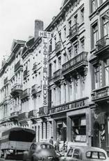 De gevel van de redactie van Het Laatse Nieuws aan de Jacqmainlaan, zoals hij er tot in 1973 uitzag